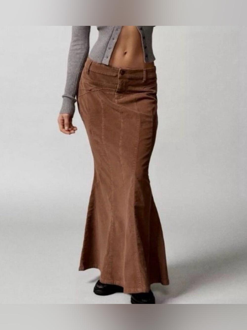 BDG x URBAN OUTFITTERS
Kendall Fluted Brown Corduroy
Maxi Skirt Y2K size XS NWT